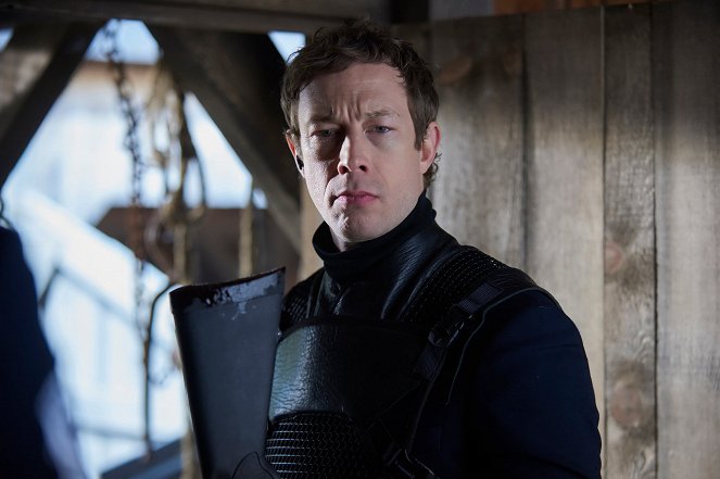 Dark Matter - Season 2 - Wish I'd Spaced You When I Had the Chance - Photos - Kris Holden-Ried