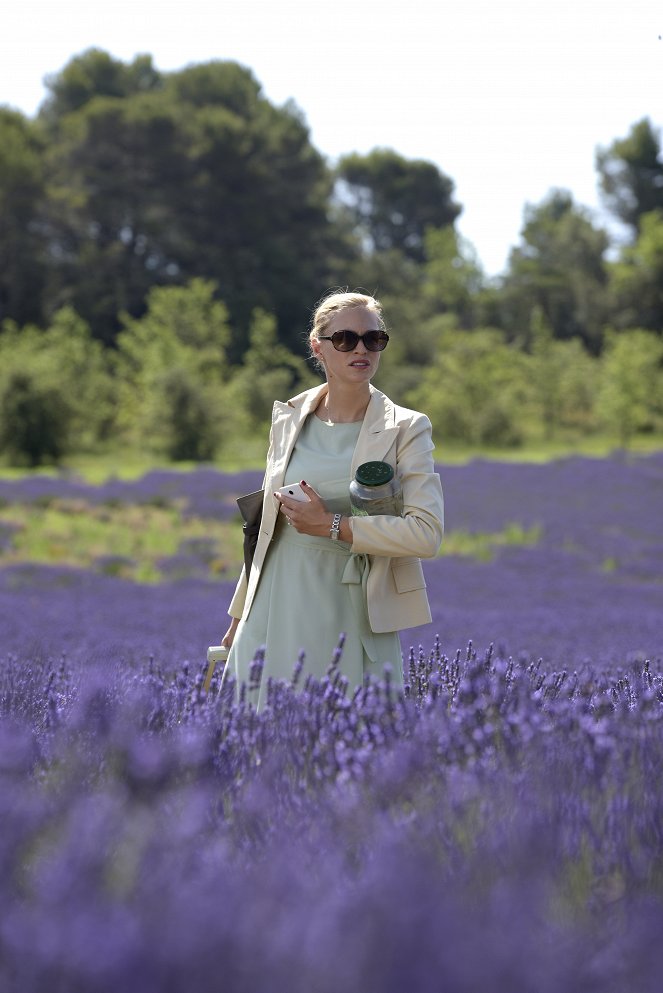 Ein Sommer in Südfrankreich - Film - Julie Engelbrecht