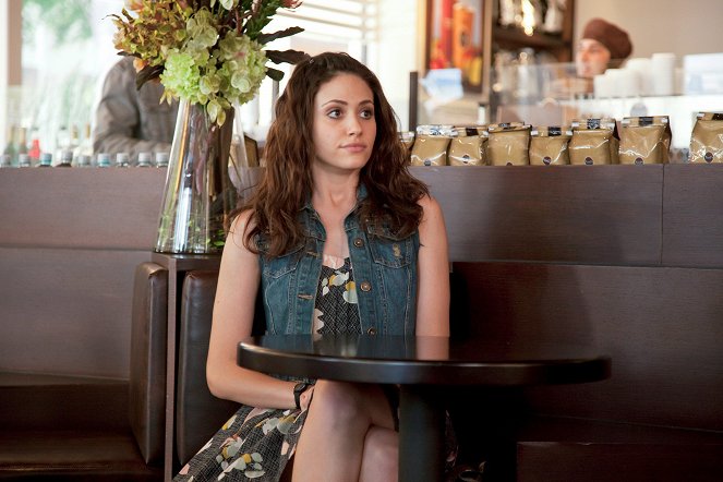 Shameless - Season 2 - I'll Light a Candle for You Every Day - Photos - Emmy Rossum