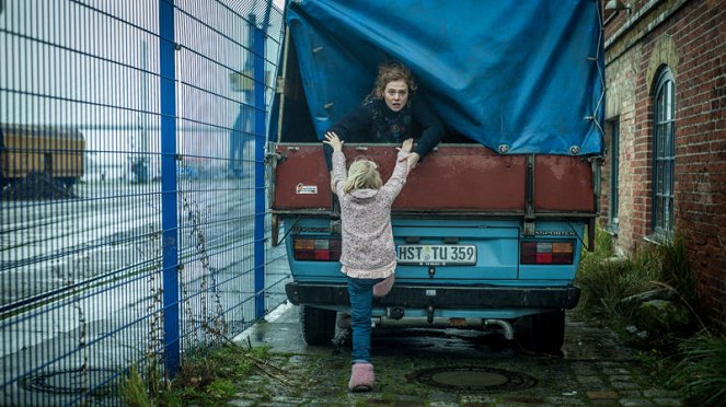 Stralsund - Schutzlos - Filmfotos - Emilia Pieske, Anja Antonowicz