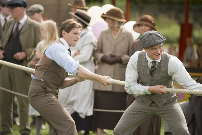 Downton Abbey - A Journey to the Highlands - Photos - Allen Leech, Ed Speleers