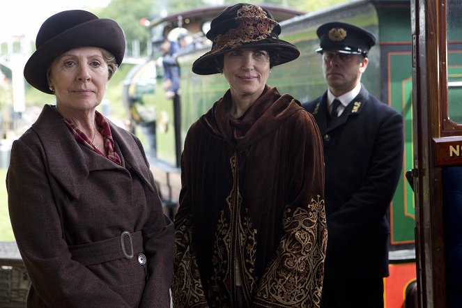 Panství Downton - Série 3 - A Journey to the Highlands - Z filmu - Penelope Wilton, Elizabeth McGovern