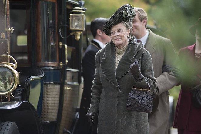 Downton Abbey - Season 3 - A Journey to the Highlands - Photos - Maggie Smith