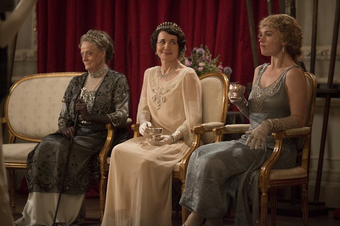 Downton Abbey - Season 3 - Utazás a Skót-felföldre - Filmfotók - Maggie Smith, Elizabeth McGovern, Lily James