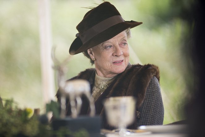 Downton Abbey - Season 3 - Himmel und Hölle - Filmfotos - Maggie Smith