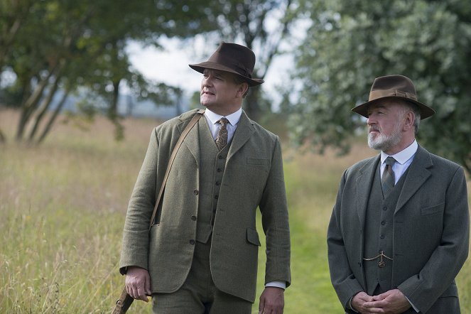 Downton Abbey - Season 3 - A Journey to the Highlands - Photos - Hugh Bonneville, Peter Egan