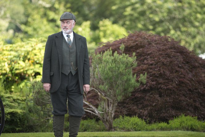 Downton Abbey - Season 3 - A Journey to the Highlands - Photos - Peter Egan