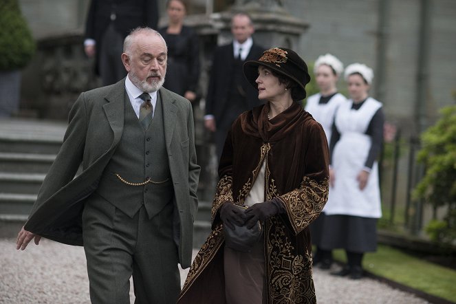 Downton Abbey - A Journey to the Highlands - Photos - Peter Egan, Elizabeth McGovern
