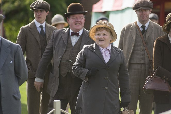 Downton Abbey - Season 3 - A Journey to the Highlands - Photos - Lesley Nicol