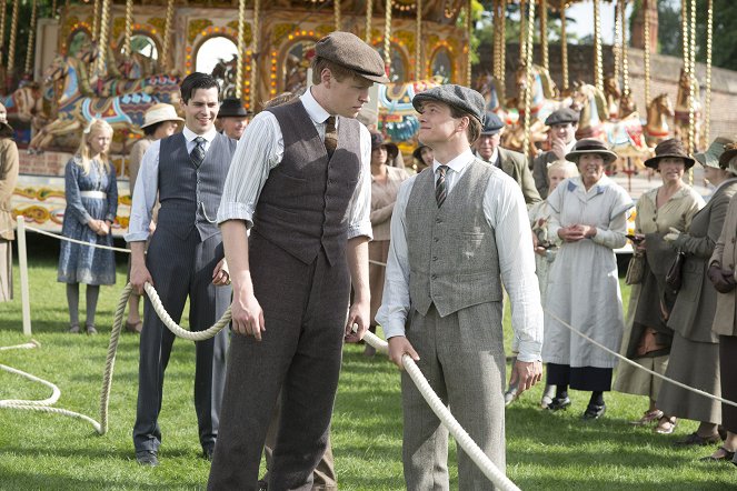 Downton Abbey - Season 3 - A Journey to the Highlands - Photos - Robert James-Collier, Matt Milne, Ed Speleers