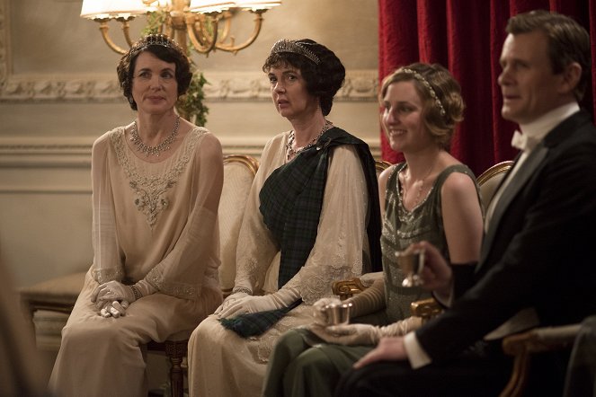 Downton Abbey - Season 3 - Himmel und Hölle - Filmfotos - Elizabeth McGovern, Phoebe Nicholls, Laura Carmichael, Charles Edwards