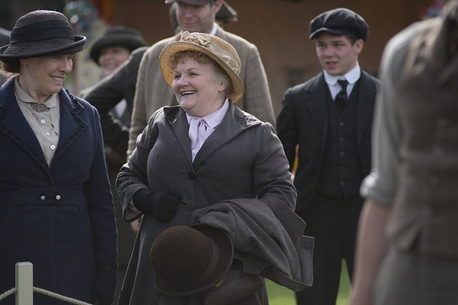 Downton Abbey - Season 3 - Utazás a Skót-felföldre - Filmfotók - Phyllis Logan, Lesley Nicol
