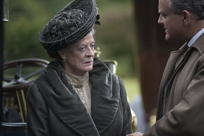 Downton Abbey - Season 3 - A Journey to the Highlands - Photos - Maggie Smith, Hugh Bonneville