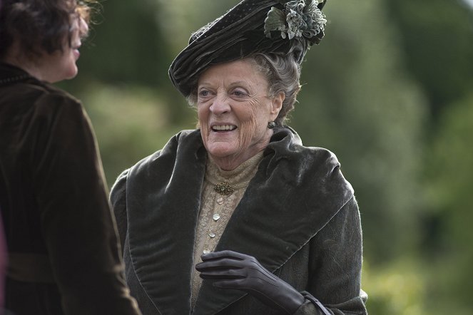 Downton Abbey - Season 3 - Utazás a Skót-felföldre - Filmfotók - Maggie Smith