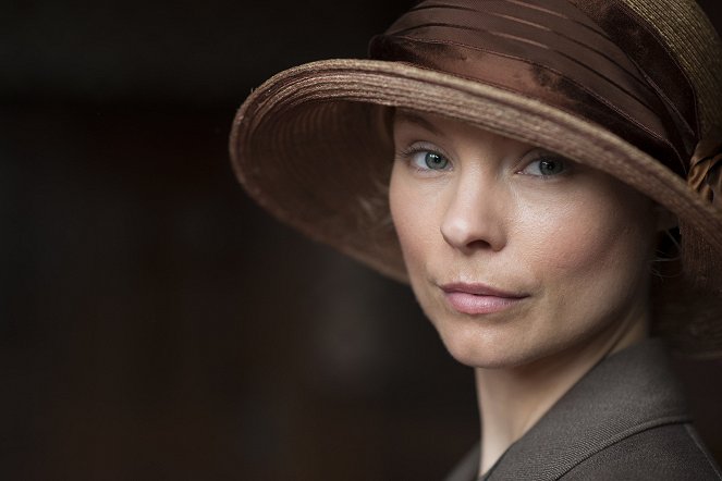 Downton Abbey - A Journey to the Highlands - Promo - MyAnna Buring