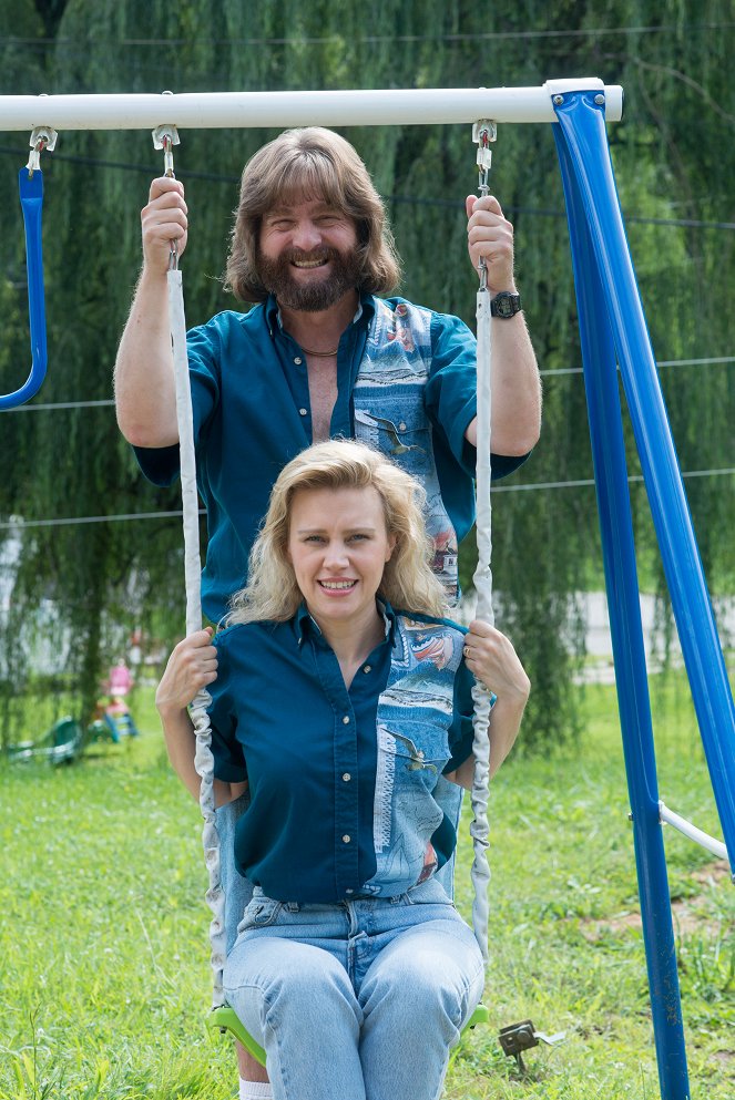 Zilionári - Promo - Zach Galifianakis, Kate McKinnon