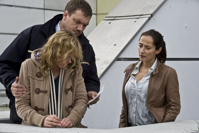 Über den Tod hinaus - Z filmu - Silke Bodenbender, Charly Hübner, Sandra Nedeleff