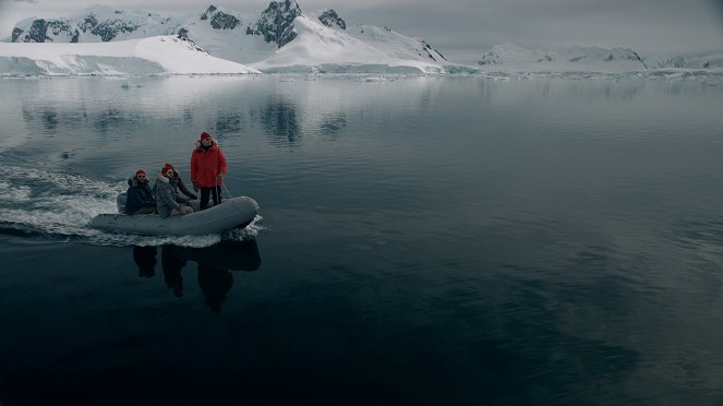A mélység kalandora - Filmfotók - Pierre Niney, Lambert Wilson