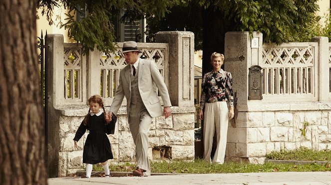 Falošná sloboda - Z filmu - Gwendolyn Göbel, Ken Duken, Julie Engelbrecht