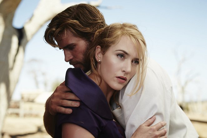 A Vingança Está na Moda - Do filme - Liam Hemsworth, Kate Winslet