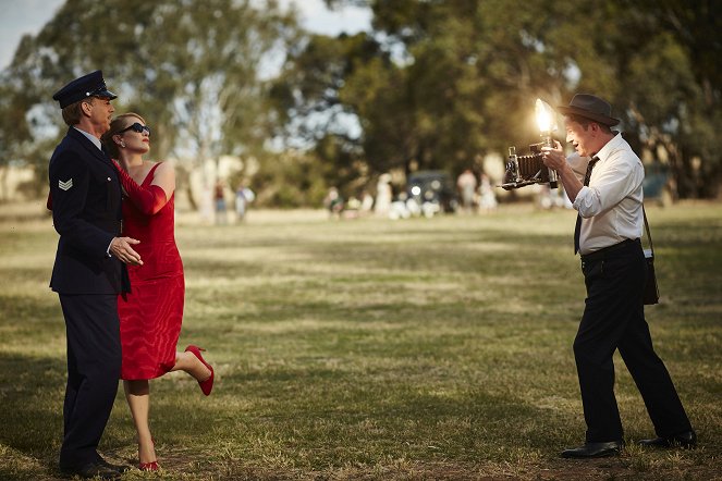 A ruhakészítő - Filmfotók - Hugo Weaving, Kate Winslet