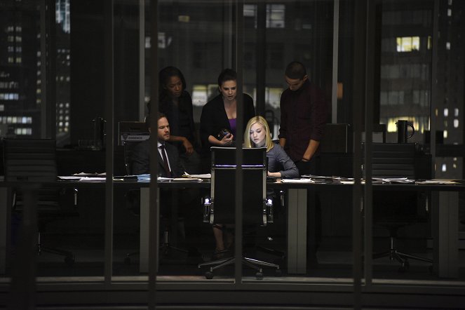 Conviction - Bridge and Tunnel Vision - Photos - Shawn Ashmore, Merrin Dungey, Hayley Atwell, Emily Kinney, Manny Montana