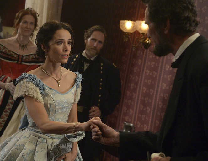 Timeless - The Assassination of Abraham Lincoln - Photos - Abigail Spencer