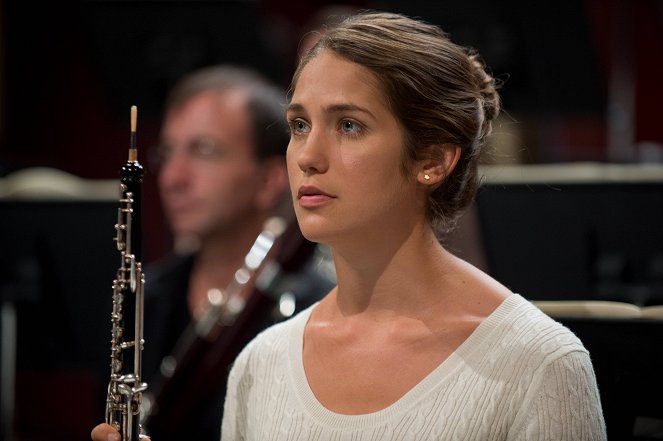 Mozart in the Jungle - Fifth Chair - Photos - Lola Kirke