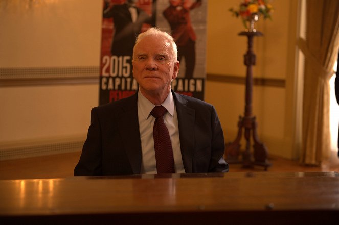 Mozart in the Jungle - Season 1 - You Have Insulted Tchaikovsky - Photos - Malcolm McDowell