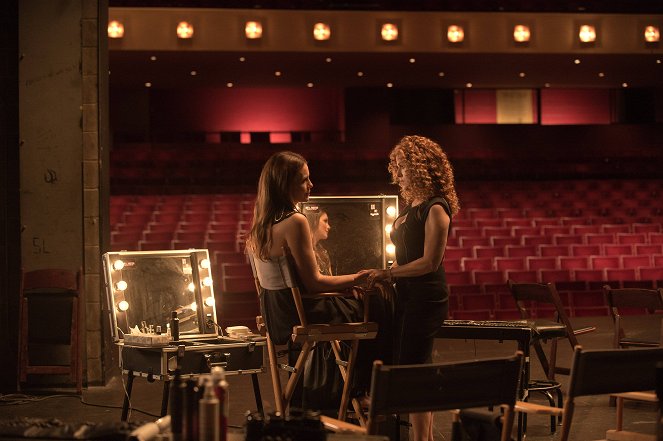 Mozart in the Jungle - The Rehearsal - Photos - Saffron Burrows, Bernadette Peters