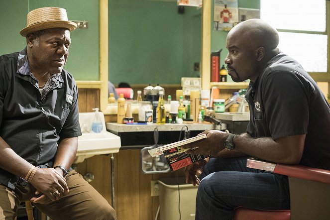 Luke Cage - Moment of Truth - Photos - Frankie Faison, Mike Colter