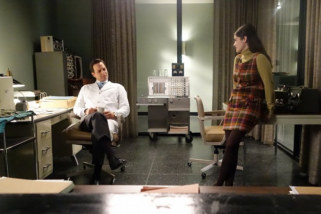 Masters of Sex - Monkey Business - Photos - Josh Charles, Isabelle Fuhrman