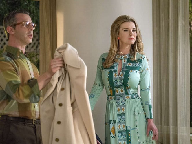 Masters of Sex - Season 4 - Coats or Key - Photos - Jeremy Strong, Betty Gilpin