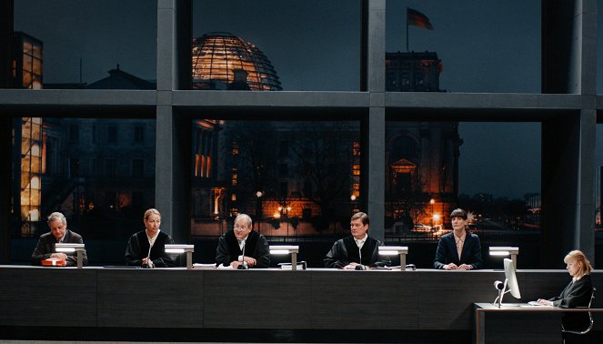 The Verdict - Photos - Burghart Klaußner