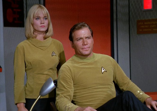 Star Trek - Season 1 - Ahová ember még nem merészkedett - Filmfotók - Andrea Dromm, William Shatner