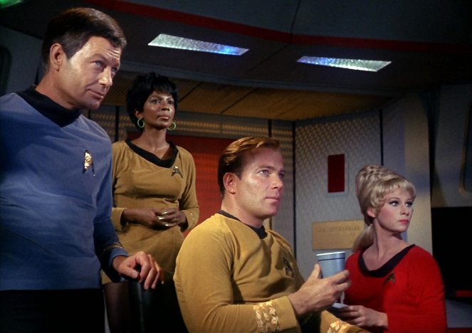 Star Trek - The Corbomite Maneuver - Filmfotók - DeForest Kelley, Nichelle Nichols, William Shatner, Grace Lee Whitney