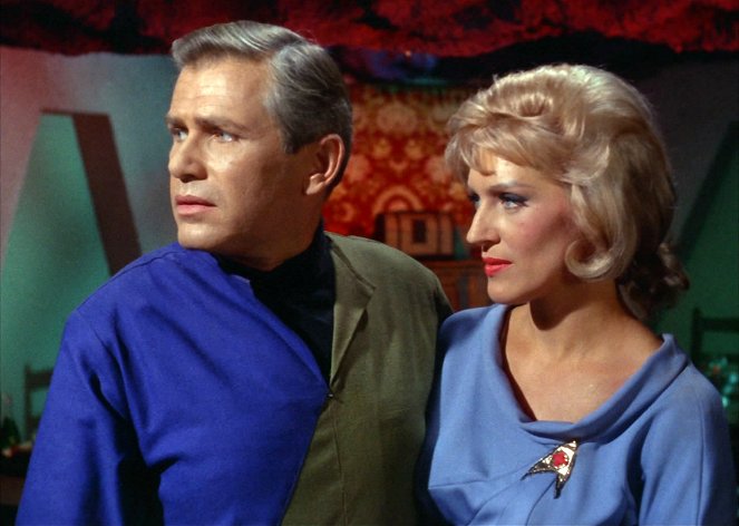 Star Trek: La serie original - ¿De qué están hechas las niñas pequeñas? - De la película - Michael Strong, Majel Barrett