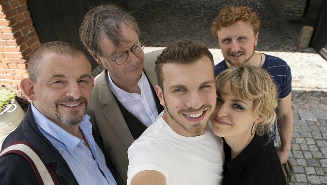 Mutter reicht's jetzt - Z filmu - Dominique Horwitz, Michael Wittenborn, Edin Hasanović, Lisa Wagner, Michael Kranz
