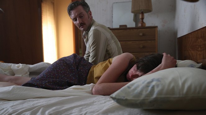 Hounds of Love - Filmfotos - Stephen Curry, Emma Booth
