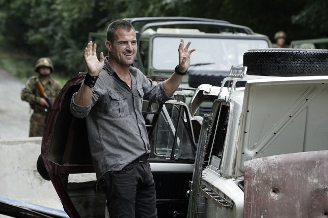 MacGyver - Metal Saw - Photos - George Eads