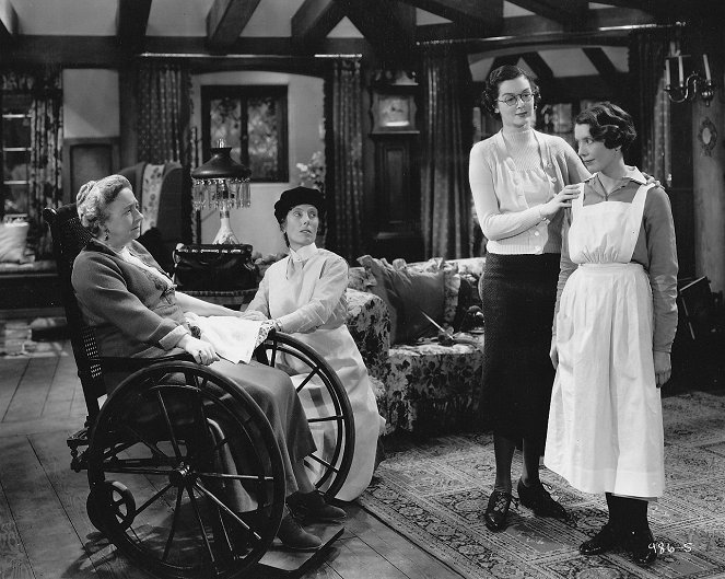 Night Must Fall - Filmfotos - Dame May Whitty, Eily Malyon, Rosalind Russell, Merle Tottenham