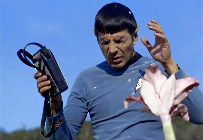 Star Trek - This Side of Paradise - Photos - Leonard Nimoy