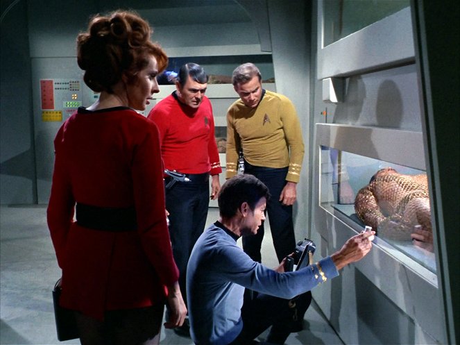 Star Trek - Space Seed - Filmfotók - Madlyn Rhue, James Doohan, DeForest Kelley, William Shatner