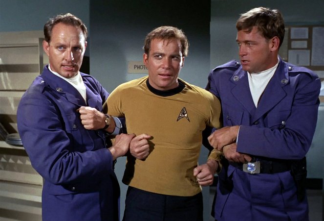 Star Trek - Season 1 - Tomorrow Is Yesterday - Photos - William Shatner