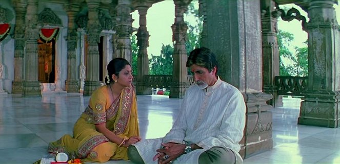 Waqt - Film - Shefali Shetty, Amitabh Bachchan