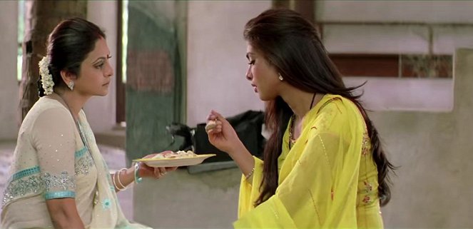 Waqt - Film - Shefali Shetty, Priyanka Chopra Jonas