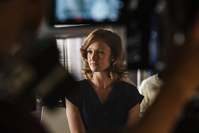 Halt and Catch Fire - Season 3 - You Are Not Safe - Photos - Kerry Bishé