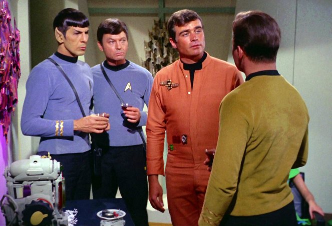 Star Trek - Season 2 - Metamorphosis - Photos - Leonard Nimoy, DeForest Kelley, Glenn Corbett
