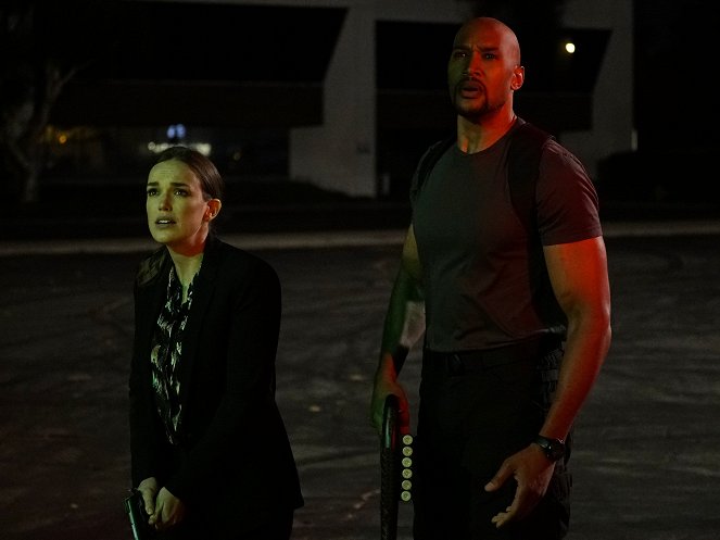 MARVEL's Agents Of S.H.I.E.L.D. - Season 4 - Feuer gegen Feuer - Filmfotos - Elizabeth Henstridge, Henry Simmons