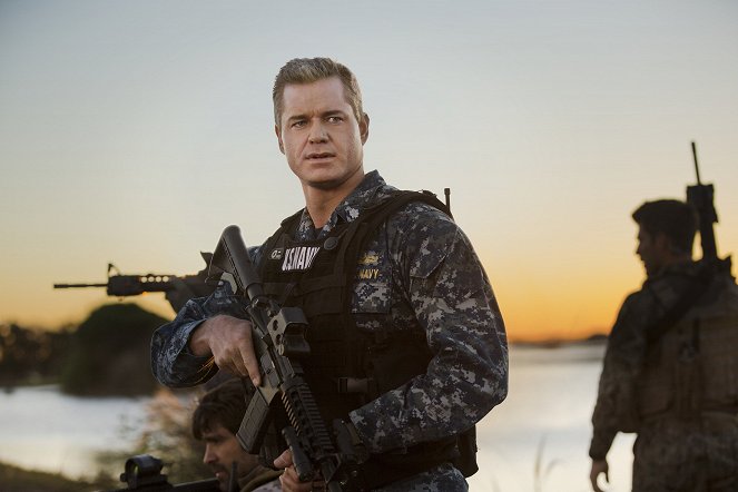 The Last Ship - Long Day's Journey - De la película - Eric Dane